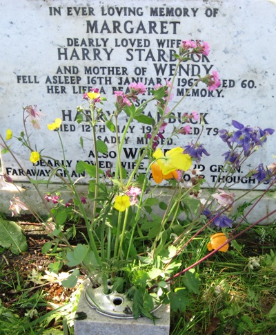 Picture of Wendy's family gravestone